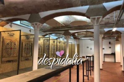 Lancio d'Asce a Barcellona per Addio al Nubilato e Celibato