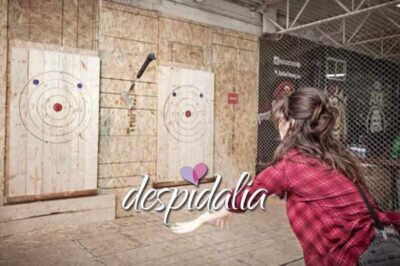 Lancio d'Asce a Barcellona per Addio al Nubilato e Celibato