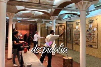 Lancio d'Asce a Barcellona per Addio al Nubilato e Celibato