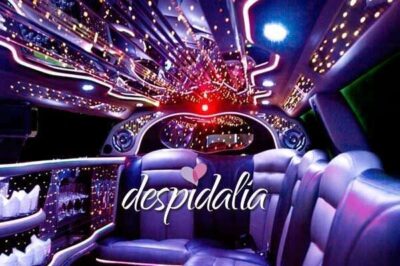 Noleggia una limousine bianca Chrysler 300C a Barcellona