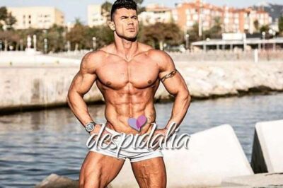 Spogliarellisti + Barca a vela privata