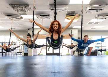 Bungee fitness a Barcellona per addio al nubilato