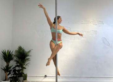 Pole dance a Barcellona per un addio al nubilato